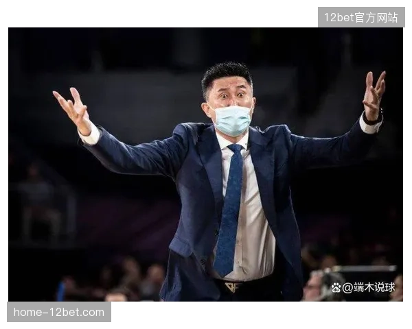 杜锋指导的五小阵容在遭遇高强度阵地防守时,轮换深度和内线劣势被无限放大 杜锋指导的五小阵容在遭遇高强度阵地防守时,轮换深度和内线劣势被无限放大